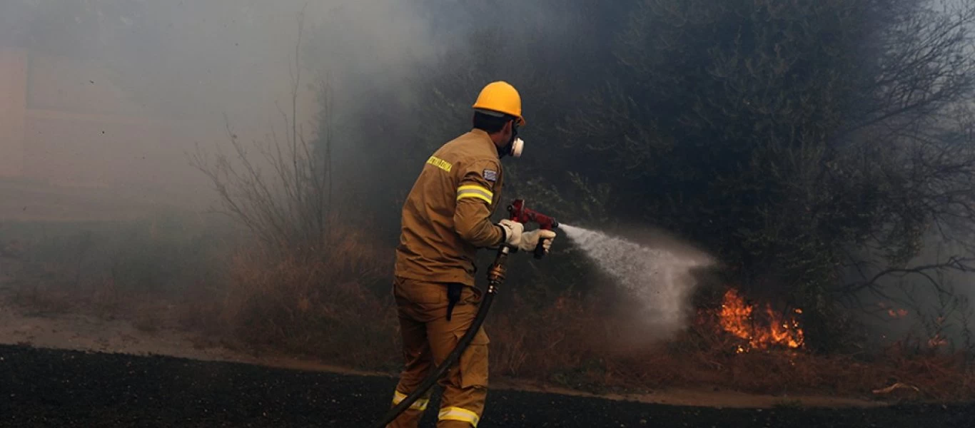 Συναγερμός στην Πάρνηθα: Πυροσβέστης τραυματίστηκε σοβαρά - Σπεύδει ελικόπτερο